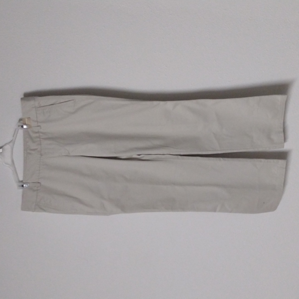 Women's Dockers' sz. 10 Iconic Khaki